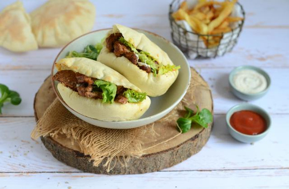 Pain pita farci façon kebab. Nadia Paprikas 