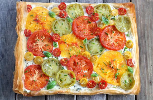 Tarte multicolore à la tomate. Nadia Paprikas