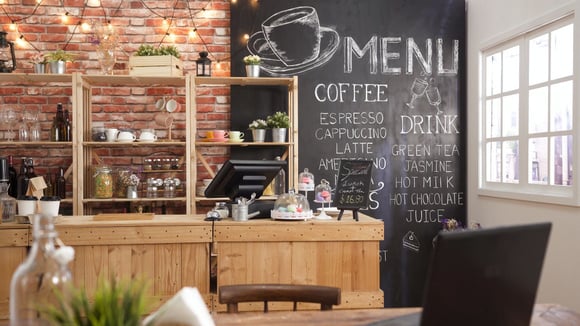 Commandez votre café comme un pro dans un coffee shop, avec notre guide