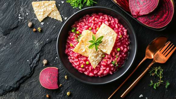 Oubliez la recette classique avec ces 8 délicieuses déclinaisons de risotto aux légumes de printemps