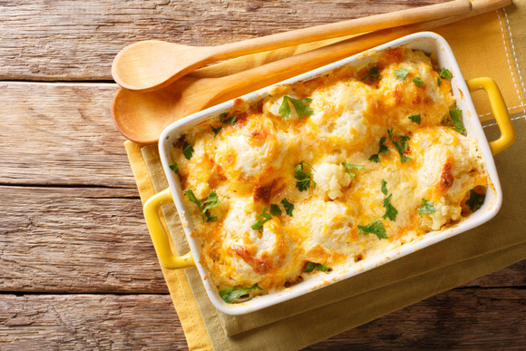"Le temps de préparation sera minime”: Philippe Etchebest partage sa recette de gratin de chou-fleur au jambon