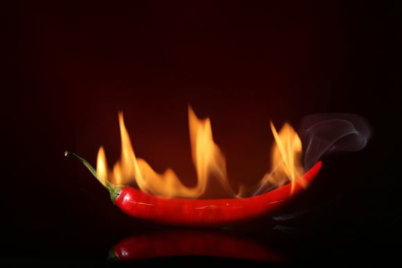 “Un phénomène de mode dangereux”: l’Anses alerte sur les défis d’ingestion de piments et détaille les risques