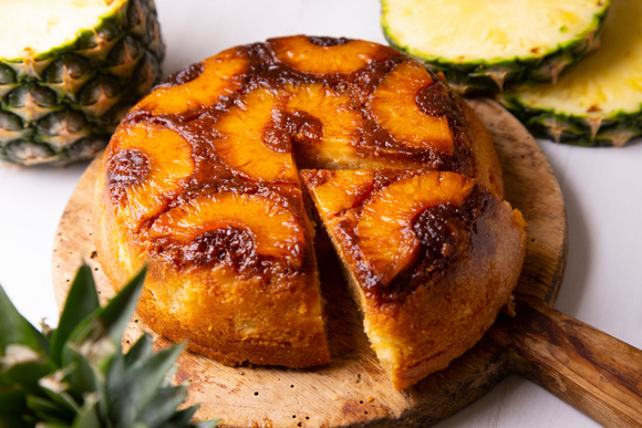 “Bien brillant, bien doré” : ce gâteau renversé à l'ananas de Cyril Lignac est la gourmandise qu'il vous faut !