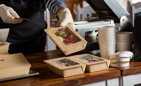 Les doggy bags seront obligatoires. Adobestock
