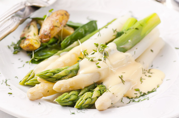 Choisissez vos asperges en fonction de la saison et du temps que vous avez. Adobestock