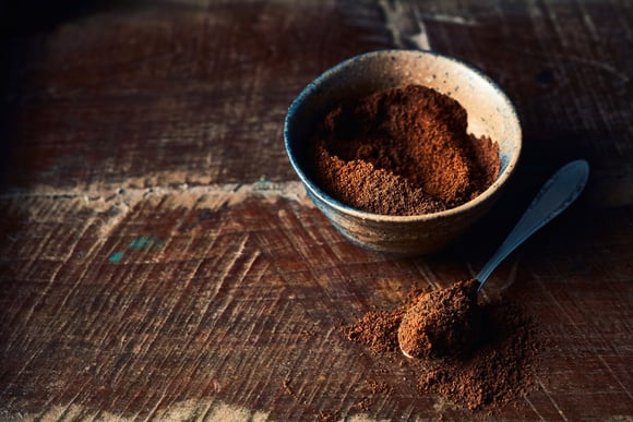 Café en grains versus café moulu : lequel choisir ?