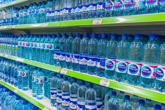 Ces marques de bouteilles d'eau à éviter pour votre santé