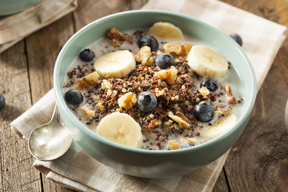 Le porridge est un petit-déjeuner équilibré. Adobestock