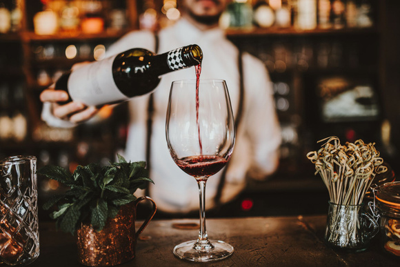 Valeurs nutritionnelles, additifs, calories : les étiquettes des bouteilles de vin vont changer