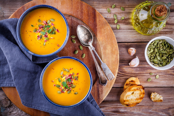 Soupe courge et pomme de terre. Adobestock