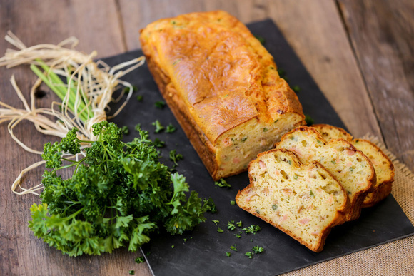 Cake au saumon et poireaux Adobe Stock
 