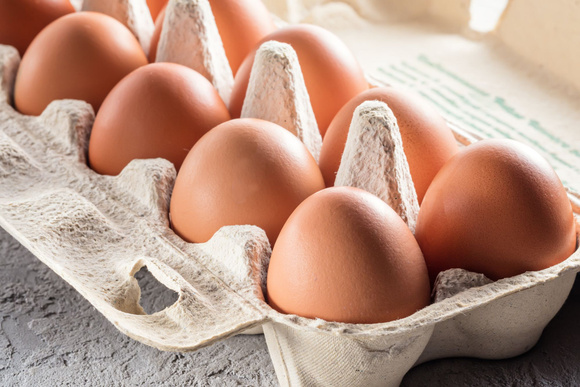 La coquille de vos œufs est sale ? C’est plutôt une bonne nouvelle d’après cette virologue