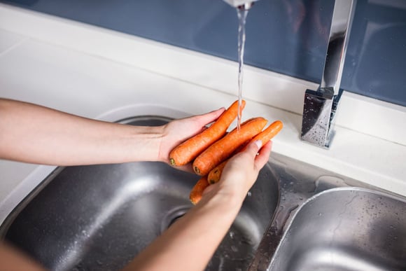Cette erreur que l’on fait tous en lavant les légumes !