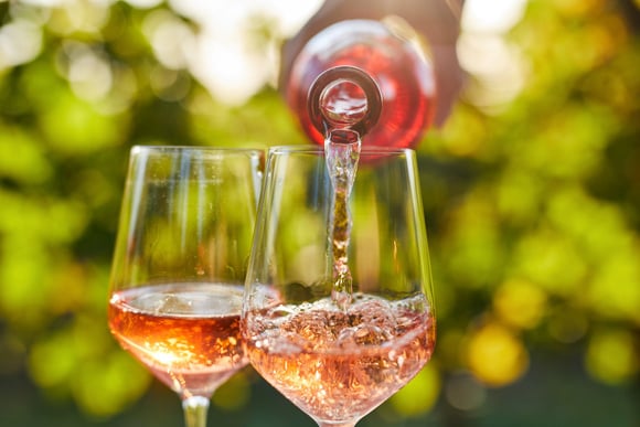 Cette idée reçue sur le vin rosé est totalement fausse !