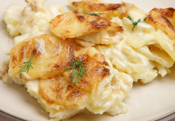 “Une des 7 merveilles du monde culinaire” : Julie Andrieu vous dévoile ses secrets pour un gratin dauphinois irrésistible !