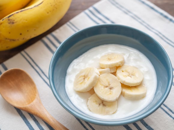 Voici les 5 aliments à associer à la banane au petit déjeuner pour bénéficier de ses bienfaits