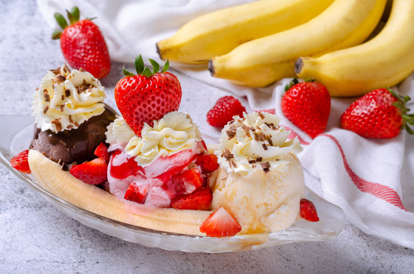 Banana split : 5 infos que vous ignorez sur ce dessert glacé - Adobestock 