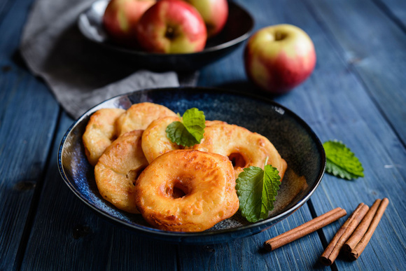 “Excellent” : voici notre recette de beignets aux pommes sans friture, la meilleure selon les lecteurs de 750g !