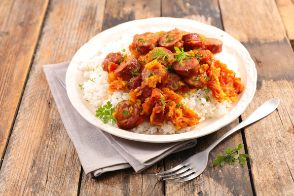 “Je vais faire une petite entorse au règlement” : Philippe Etchebest dévoile sa recette “extraordinaire et gourmande” de rougail saucisses !
