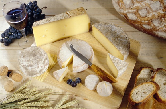 Manger du fromage rend le vin meilleur, c’est prouvé