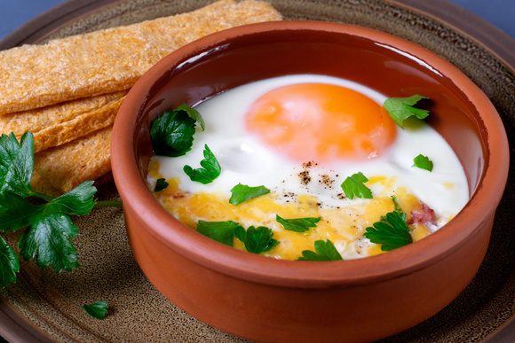 Voici comment bien réussir la cuisson des oeufs cocotte et éviter que le jaune ne soit trop cuit !