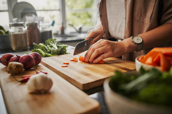 Planche à découper : 3 astuces d’une virologiste pour éviter les intoxications alimentaires !