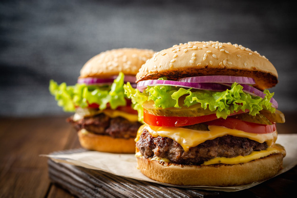Le burger 750 g Adobe Stock
 