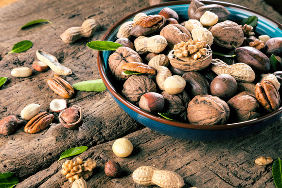 Mangez 25g de fruits à coque par jour. Adobestock
