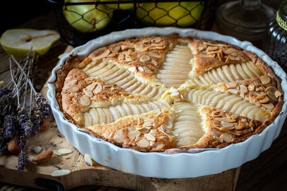 “L’astuce pour faire une bonne tarte” : Cyril Lignac partage sa recette d’un délice aux poires, la tarte Bourdaloue !