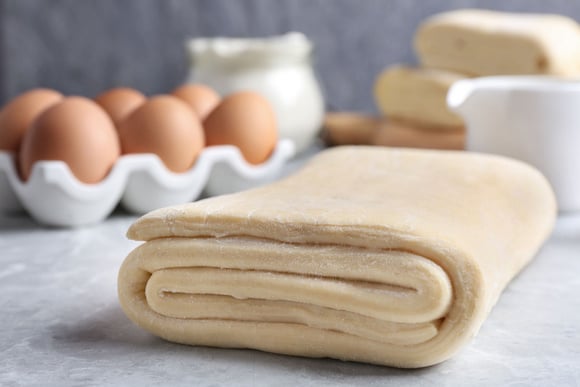 Une bonne pâte feuilletée, c'est la base d'une tourte réussie. Adobestock