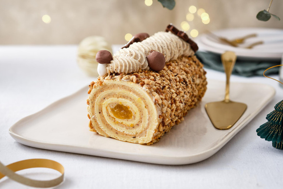 “J’ai décidé de renouer avec la tradition” : Laurent Mariotte livre sa recette de bûche roulée aux marrons pour Noël