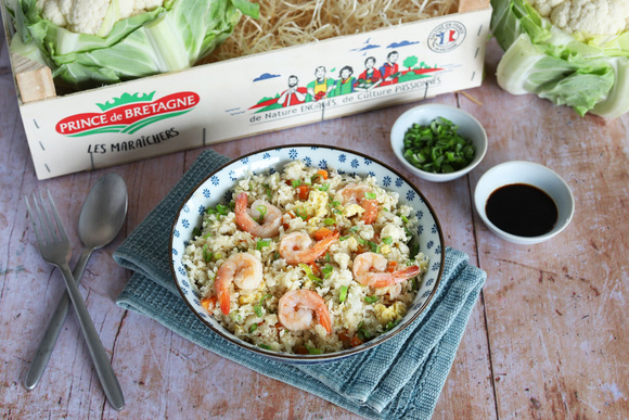 Riz de chou-fleur aux crevettes façon riz sauté. Silvia Santucci