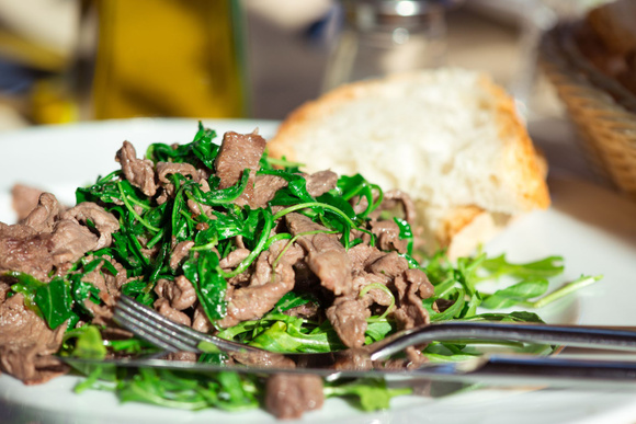 Straccetti à la romaine : Laurent Mariotte livre sa recette express de bœuf à l’italienne