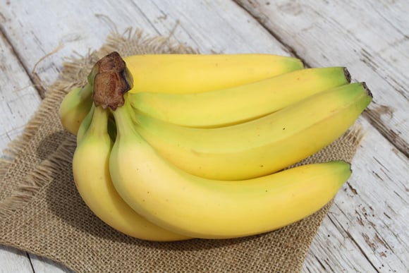 Suspendre les bananes permet-il vraiment de les conserver plus longtemps ?