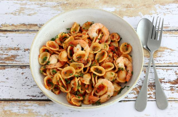 Orecchiette aux crevettes et à la sauce tomate. Silvia Santucci