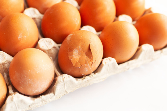 Oeufs : peut-on les manger sans risque même si leur coquille est fêlée ?