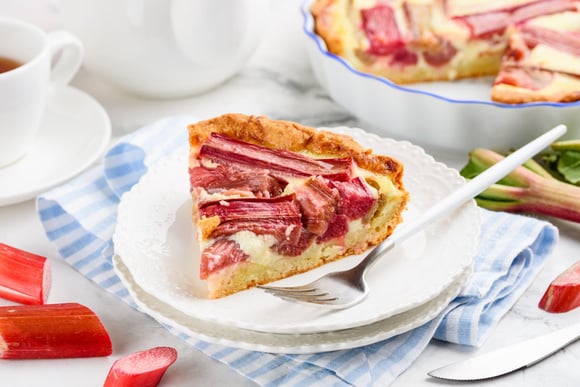 “Un petit twist tout simple, mais qui change tout” :  Une primeur partage son astuce simple mais très efficace pour réussir à coup sûr votre tarte à la rhubarbe !