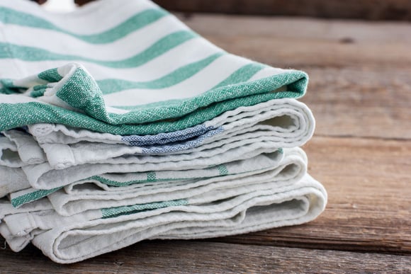 Nappe, serviette, torchon : à quelle température les laver pour éradiquer toutes les bactéries ?