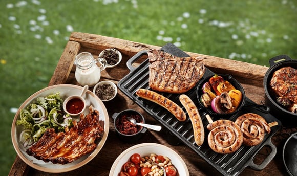 Barbecue : faut-il laisser reposer sa viande avant ou après la cuisson ? Un Meilleur Ouvrier de France répond
