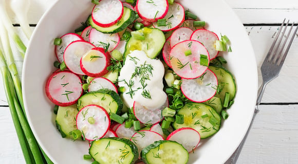 Nos 10 meilleures recettes de salades rafraîchissantes à faire avec du concombre