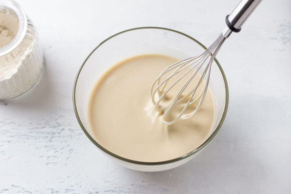 Une pâte à crêpes parfaite sans balance : cette astuce va vous sauver la mise