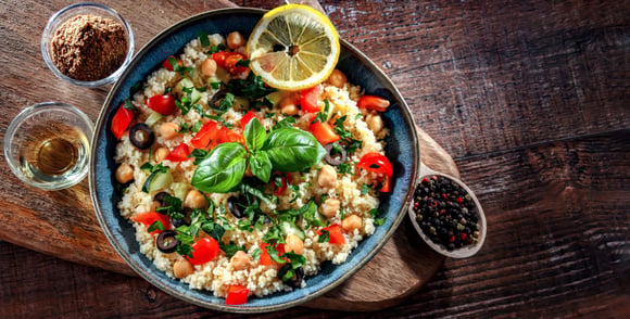 10 idées de recettes qui changent pour utiliser le paquet de semoule qui dort dans votre placard