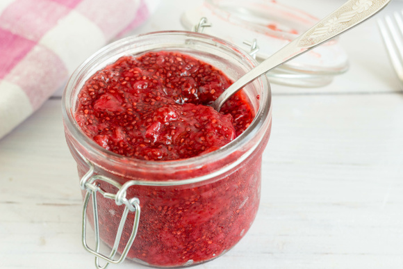 Stock-Adobe / Confiture de fraises et graines de chia 