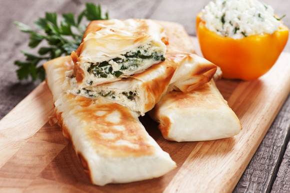 “J’ai testé c’était bien gourmand”, cette diététicienne partage sa recette de pains fourrés à la feta et aux épinards