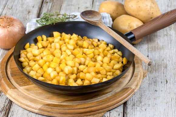 Adobestock - Pommes de terre rissolées pour accompagner un gigot d'agneau