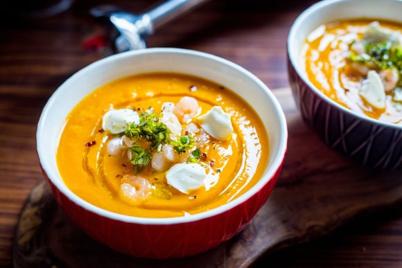 Velouté de carottes au gingembre et crevettes. Adobestock