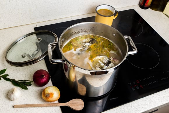 Anti-gaspi : recyclez les arêtes et les têtes des poissons avec ces 3 recettes