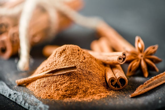 Comment utiliser la cannelle en pâtisserie ? Adobestock