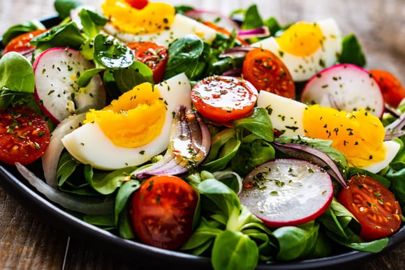 Idées de recettes avec un oeuf dur. Adobestock