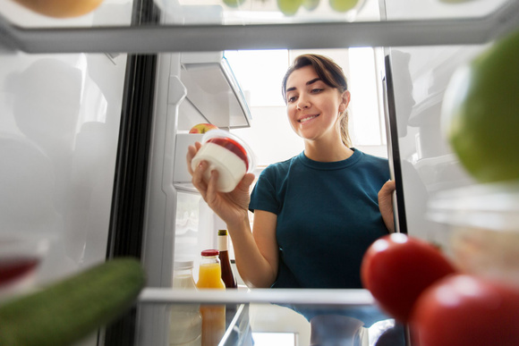Yaourt périmé : peut-on le manger quelques jours après la date limite de consommation sans risque ?